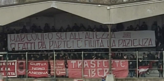 Ancona, gli ultras contro Marconi: “O sei all’altezza o fatti da parte”